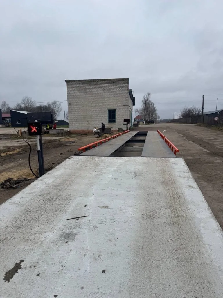 Автомобільні ваги SCMA KVK у Чернігівській області: монтаж із світлофорною індик (загальний вид) Автомобільні ваги SCMA KVK у Чернігівській області: монтаж із світлофорною індик - загальний вид