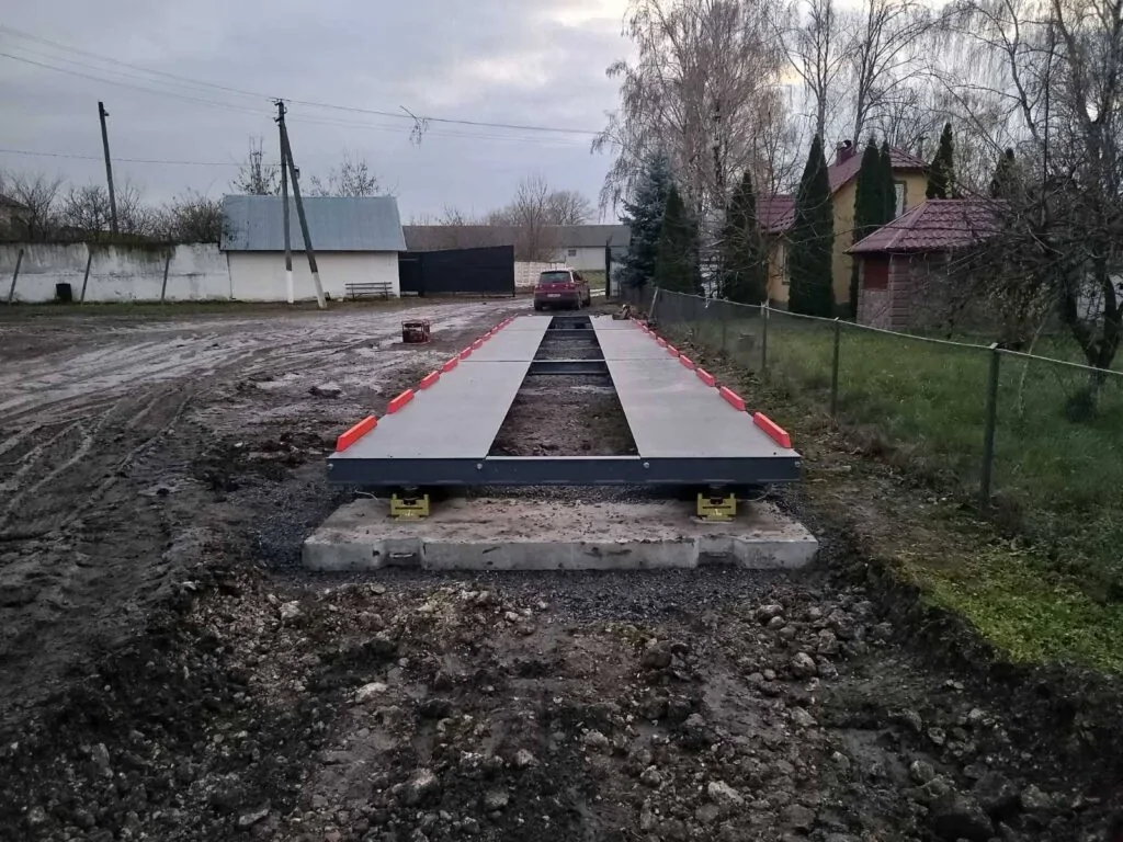 Нова металева вагова платформа в Хмельницькій області успішно введена в експлуат (установка на обєк Нова металева вагова платформа в Хмельницькій області успішно введена в експлуат - установка на об'єкті